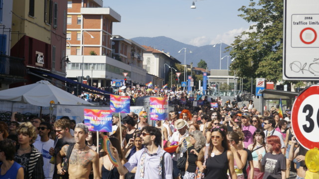 Brescia Pride: in 16mila in corteo per le strade della città