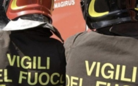 Cerca di rubare un mezzo dei Vigili del Fuoco dalla sede di via Scuole, l’appello dei sindacati