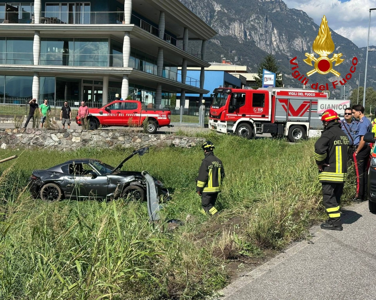 Gianico: perde il controllo dell’auto che si ribalta e finisce in un terreno