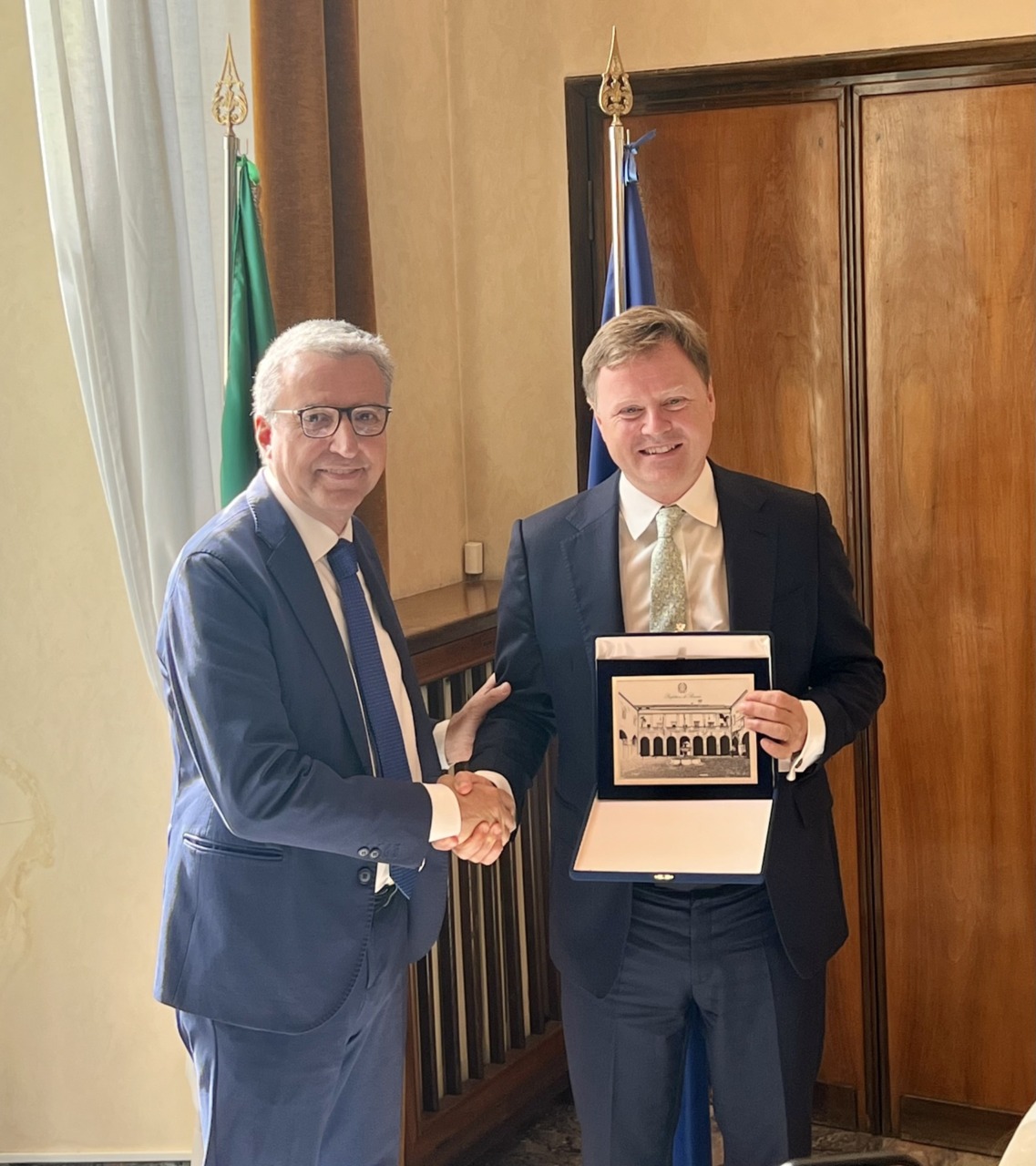 L’Ambasciatore di sua Maestà britannica S.E. Stephen Hickey incontra il prefetto Polichetti