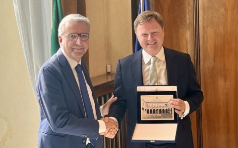 L’Ambasciatore di sua Maestà britannica S.E. Stephen Hickey incontra il prefetto Polichetti