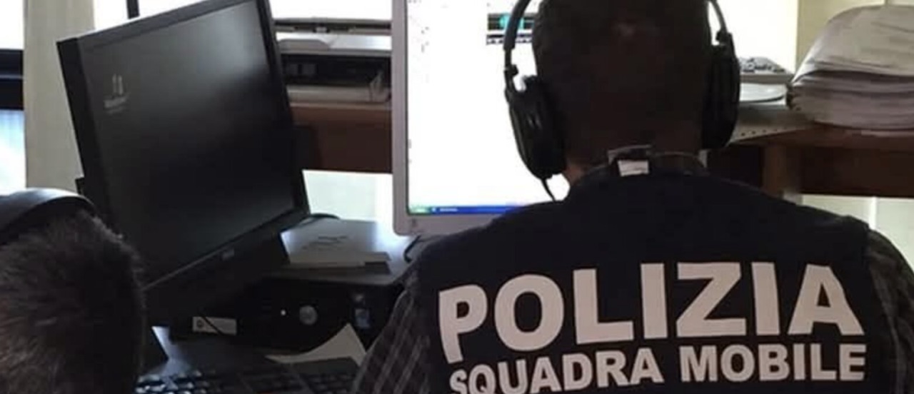 Lo colpiscono alla testa con l’estintore e poi aggrediscono la moglie: 15enne in comunità, arrestati gli altri tre
