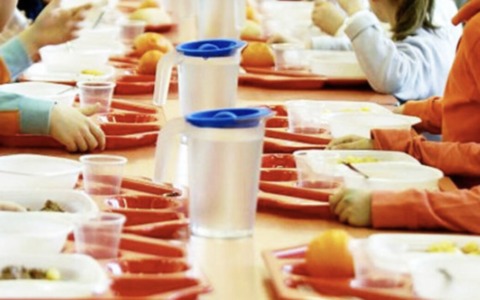 Malori alla mensa scolastica, Ats Brescia: “28 i casi, anche adulti, 10 i bambini ricoverati”