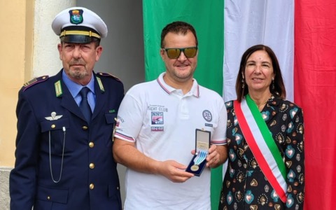 Medaglia d’Onore alla memoria di Giulio Comincioli: alla cerimonia di consegna il nipote Alessandro e la sindaca Chimini