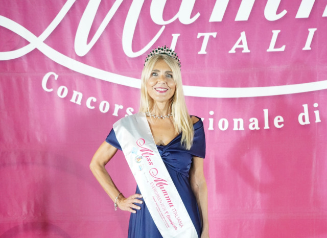 Miss Mamma Italiana Evergreen 2026 è Simona Troncana di Capriolo