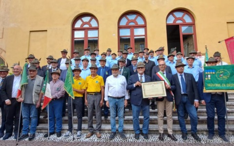 Palazzolo  conferisce la Cittadinanza Onoraria agli Alpini: «Il nostro modo più solenne per dirvi grazie»