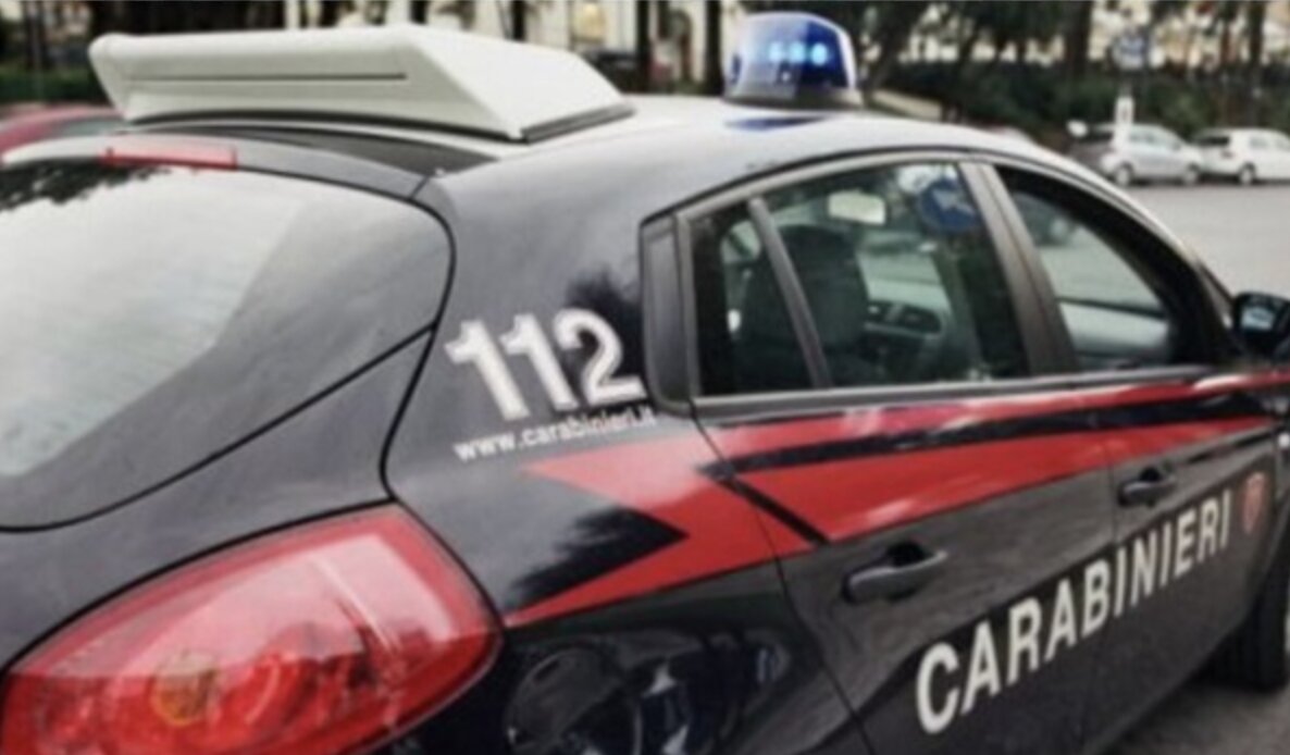 Ricettazione: segnalate due persone sospette, i carabinieri li trovano con un’auto rubata