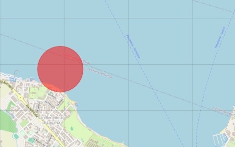 Roccia sommersa dal Garda, l’invito della Guardia Costiera alla massima attenzione