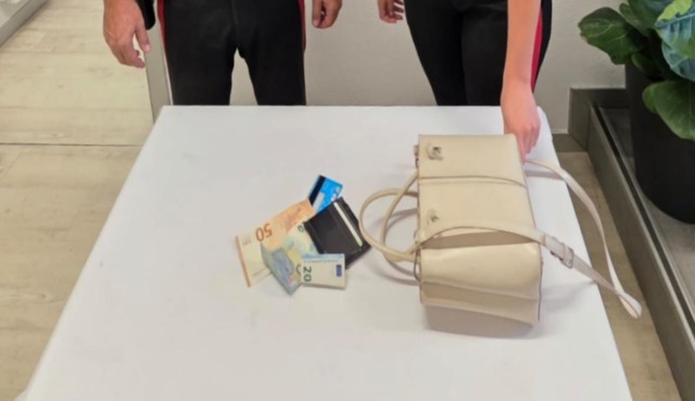 Sirmione: si fingono turisti e rubano denaro e bancomat dal marsupio di una dipendente del ristorante