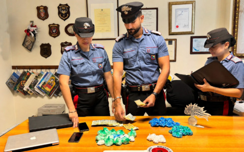 In casa aveva 700 grammi di droga e 4 bici rubate: arrestato a Rovato