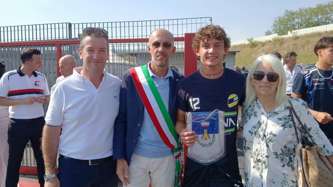 Kimi Antonelli festeggia a Castrezzato (con un buon Franciacorta)