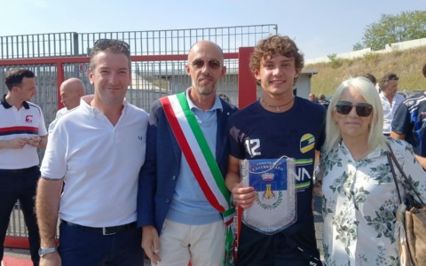Kimi Antonelli festeggia a Castrezzato (con un buon Franciacorta)