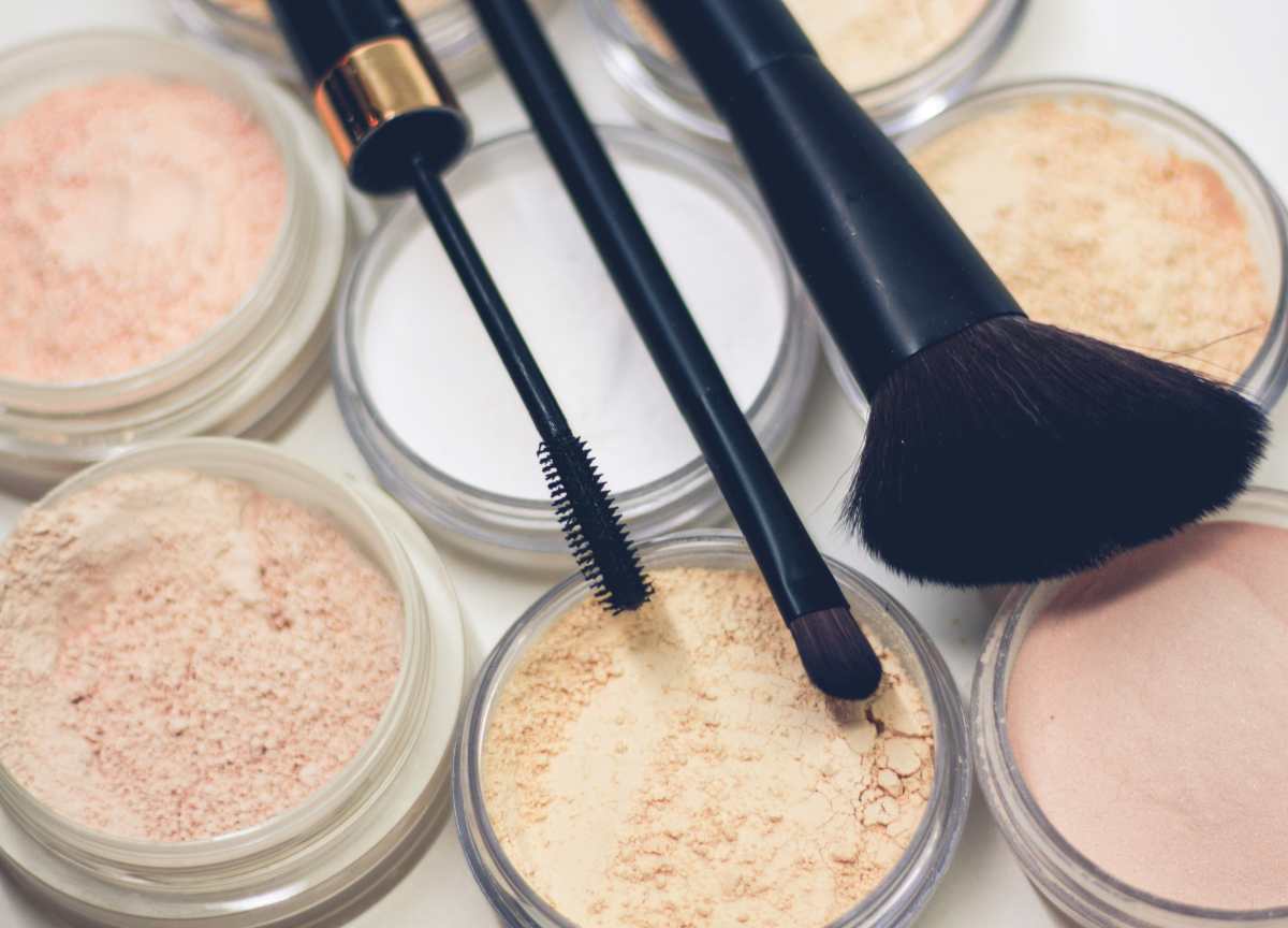 Come organizzare il trucco: idee pratiche per una postazione beauty ordinata