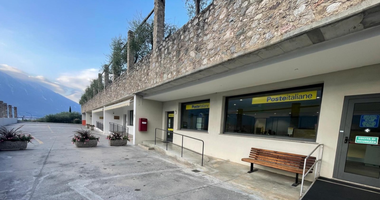 A Limone sul Garda l’ufficio postale più operativo tra i piccoli comuni bresciani durante l’estate