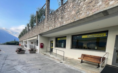 A Limone sul Garda l’ufficio postale più operativo tra i piccoli comuni bresciani durante l’estate