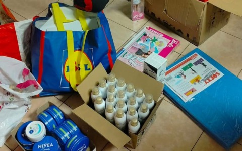 Auto con targa spagnola noleggiata e mai restituita, in casa nascondevano merce rubata: due denunciati