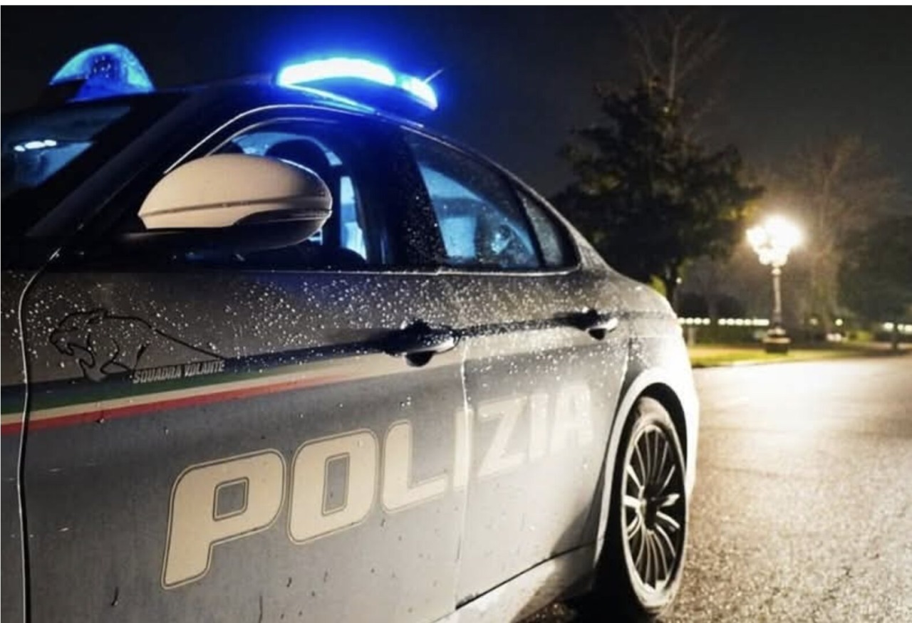 Brescia, danneggia le auto e oppone resistenza: 28enne arrestato