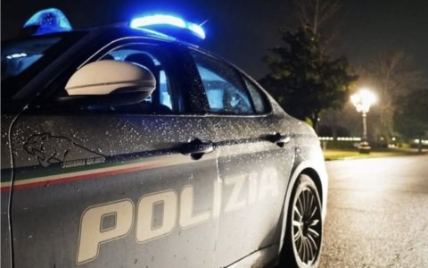 Brescia, danneggia le auto e oppone resistenza: 28enne arrestato