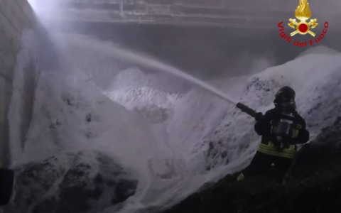 Calcinato: rifiuti a fuoco, coinvolta un’area destinata allo stoccaggio e due macchinari