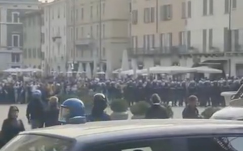 Caro vita: corteo ed escalation di tensione a Brescia