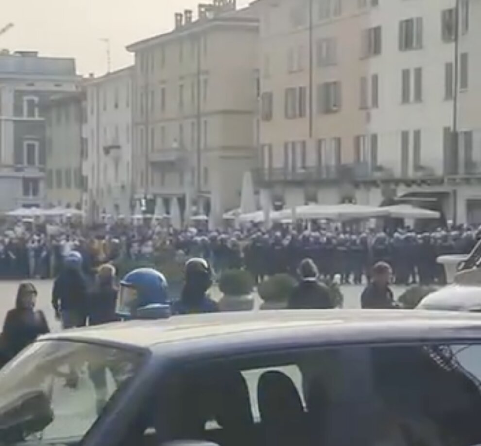 Caro vita: corteo ed escalation di tensione a Brescia