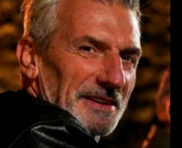 Charlie Cinelli torna a teatro con “La pòera zét”