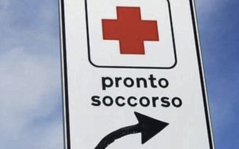 Fuori controllo in ospedale: calci, pugni e sputi nei confronti dei carabinieri