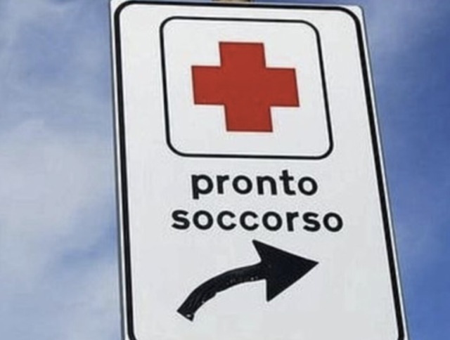 Fuori controllo in ospedale: calci, pugni e sputi nei confronti dei carabinieri