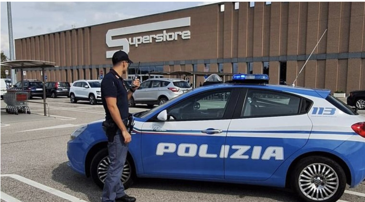 Furto all’Esselunga di via Triumplina a Brescia, aggredita l’addetta alla sicurezza: in manette un pregiudicato