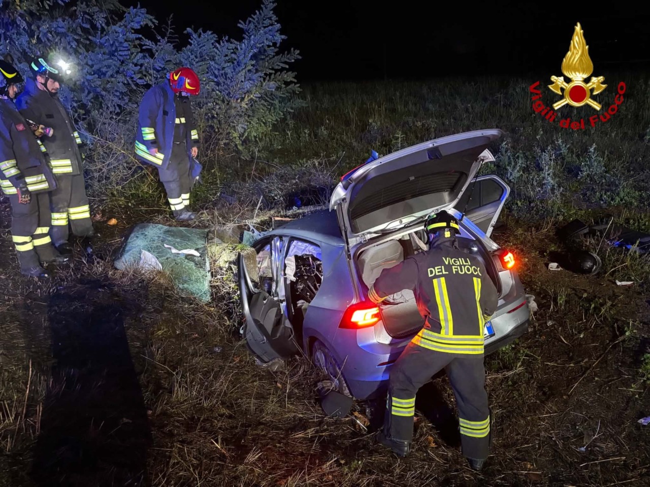 Incidente nella notte a Bagnolo Mella, auto fuori strada finisce contro un muretto