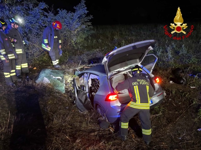 Incidente nella notte a Bagnolo Mella, auto fuori strada finisce contro un muretto