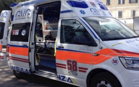 Infortunio sul lavoro a Manerba del Garda: brutta caduta in cantiere, batte violentemente la schiena