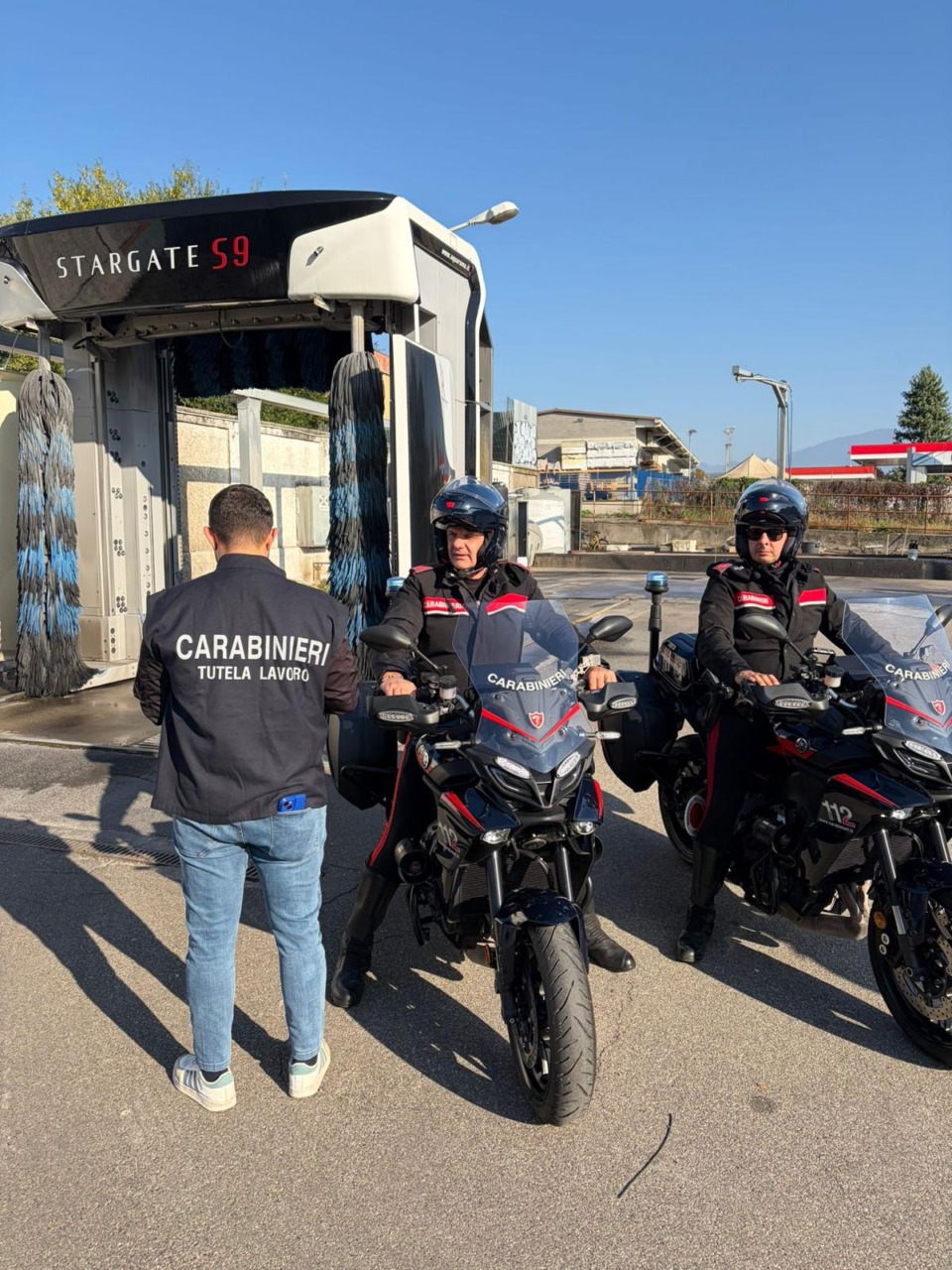 Lavoro e sicurezza, i carabinieri sospendono un distributore di carburante