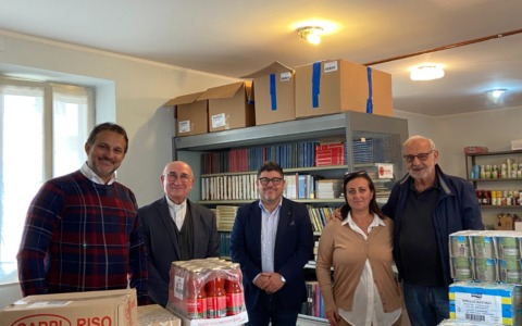 Casapoint Pontevico dona alimenti di prima necessità alla Caritas