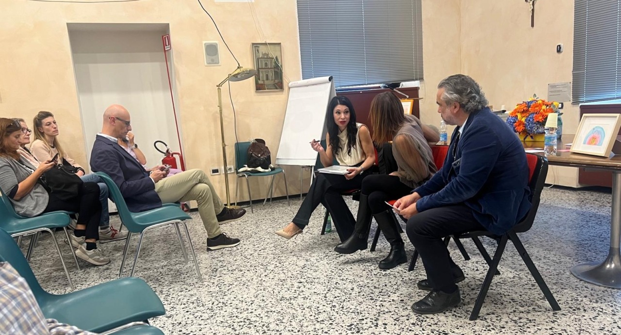 I colori di Roberta, a Palazzolo il ricordo di una donna e il monito contro la manipolazione mentale