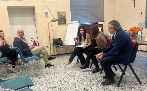 I colori di Roberta, a Palazzolo il ricordo di una donna e il monito contro la manipolazione mentale