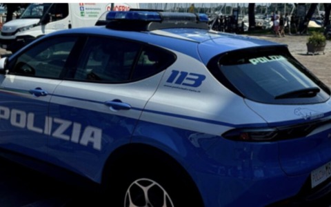 Scoperto con documenti falsi e spray urticante in uso solo a forze armate e di polizia: 29enne arrestato