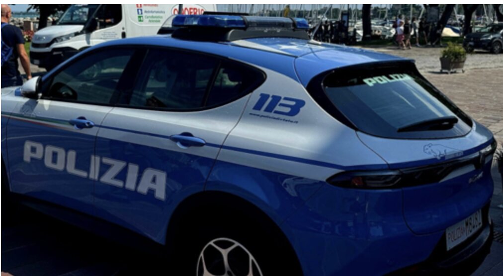 Scoperto con documenti falsi e spray urticante in uso solo a forze armate e di polizia: 29enne arrestato