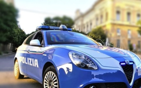 Sferra un pugno in volto ad un 87enne fuori dal supermercato: 36enne in manette