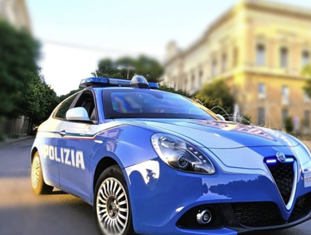 Sferra un pugno in volto ad un 87enne fuori dal supermercato: 36enne in manette