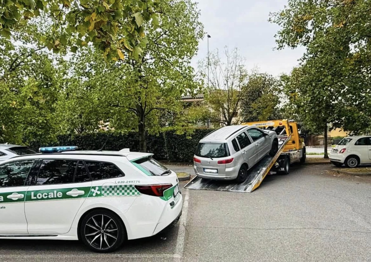 Sgombero mezzi in disuso sul territorio: dieci auto sequestrate a Rezzato