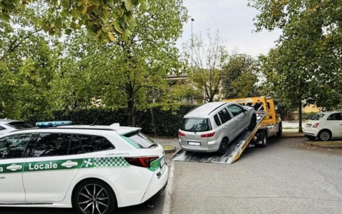 Sgombero mezzi in disuso sul territorio: dieci auto sequestrate a Rezzato