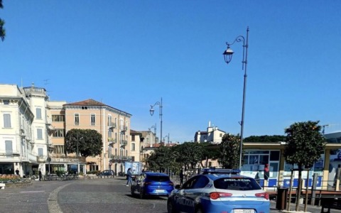 Spaccio: coppia colta a Desenzano del Garda mentre cede droga in cambio di denaro