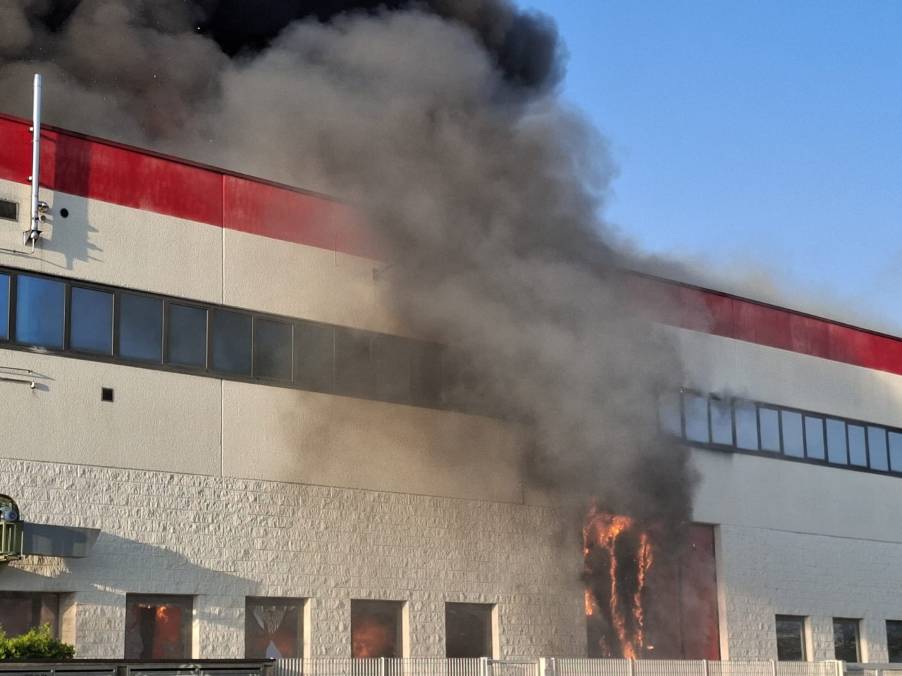 Incendio in un’azienda a Cazzago San Martino
