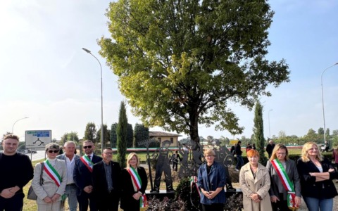 Un monumento dedicato alle vittime del  lavoro a Pavone del Mella